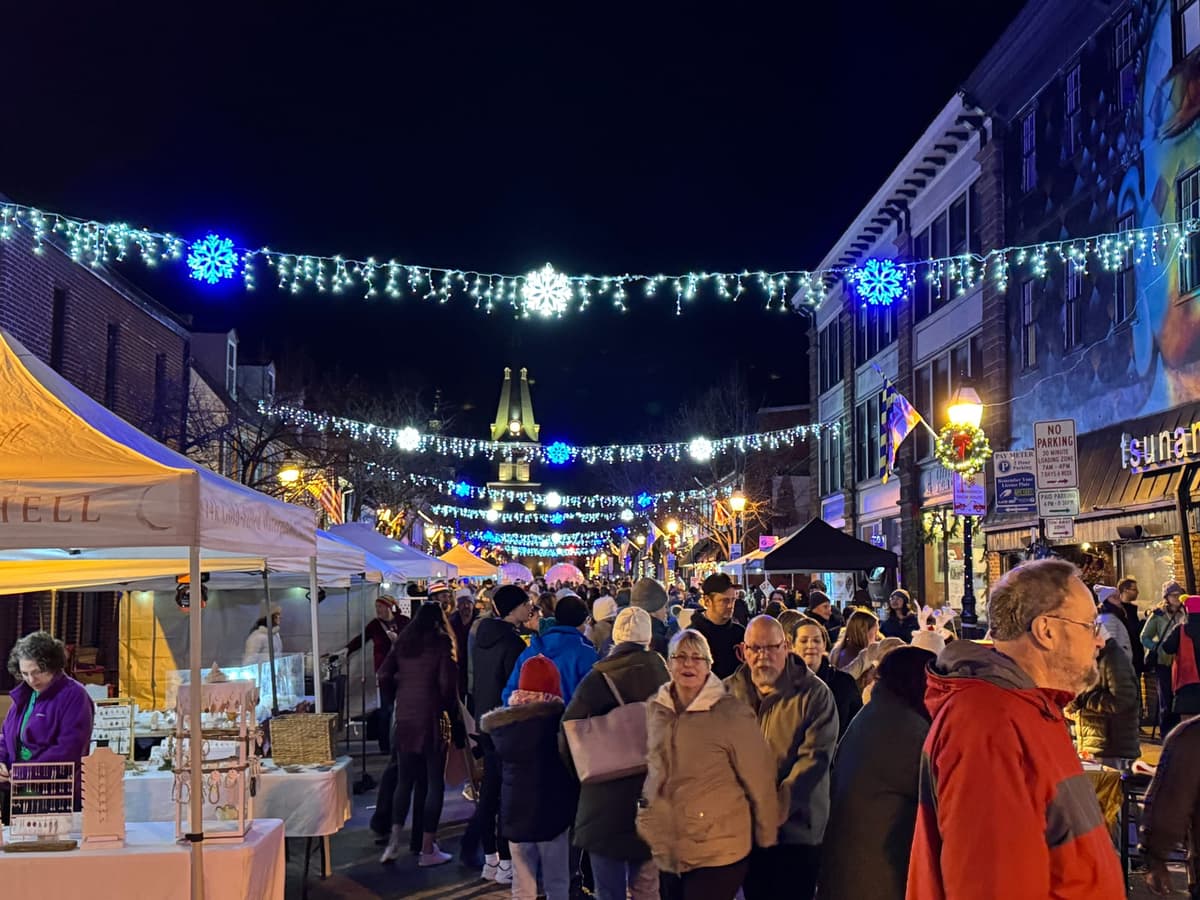 Annapolis Holiday Market on West Street