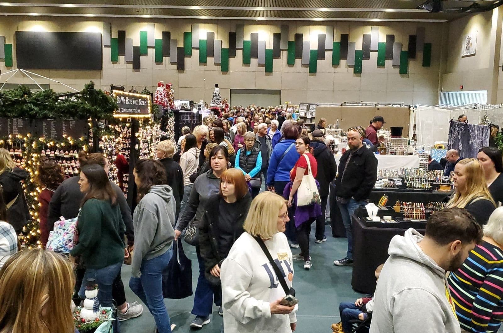 A Holiday Happening at College of DuPage