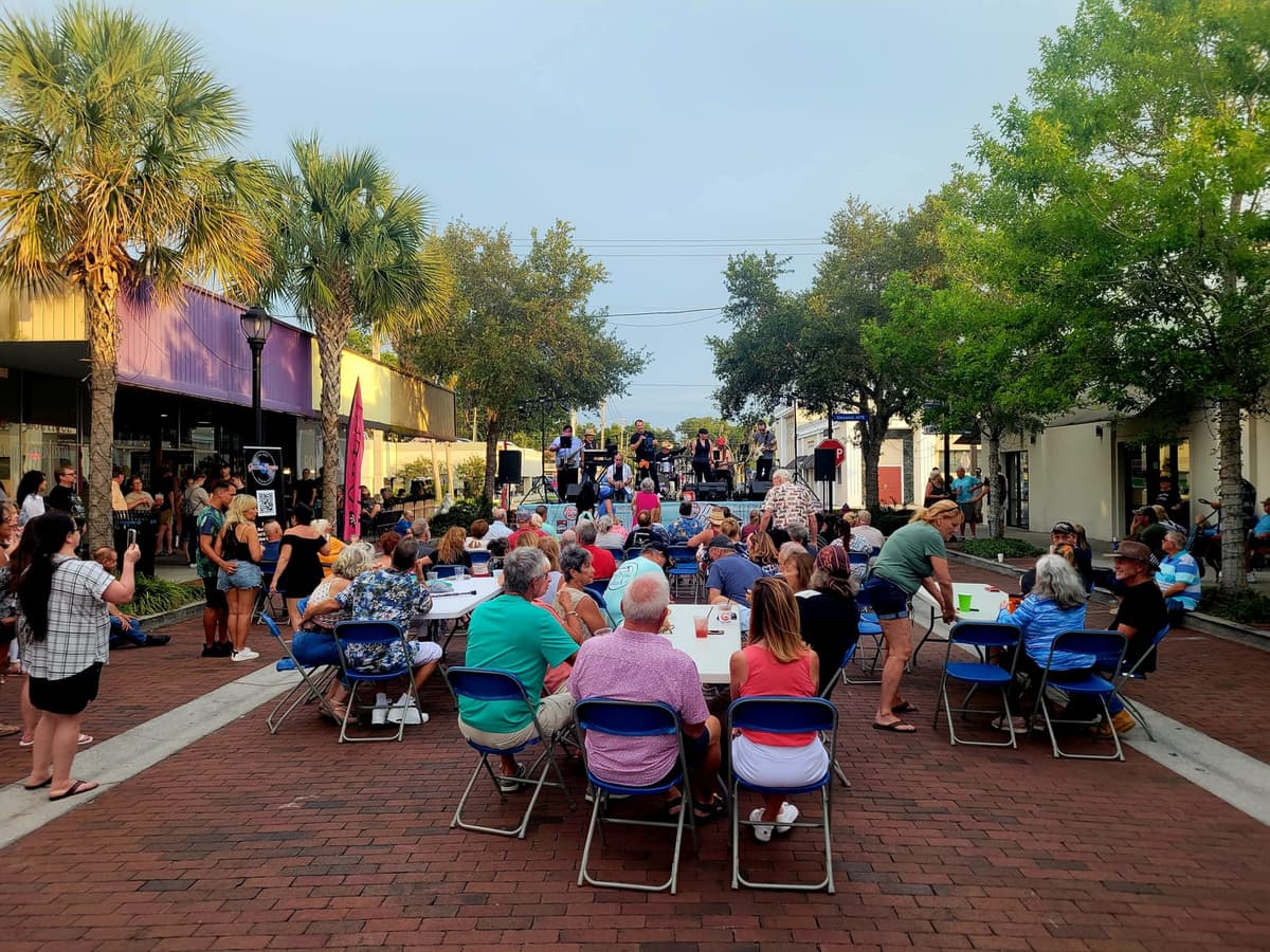 Eustis Friday Street Party