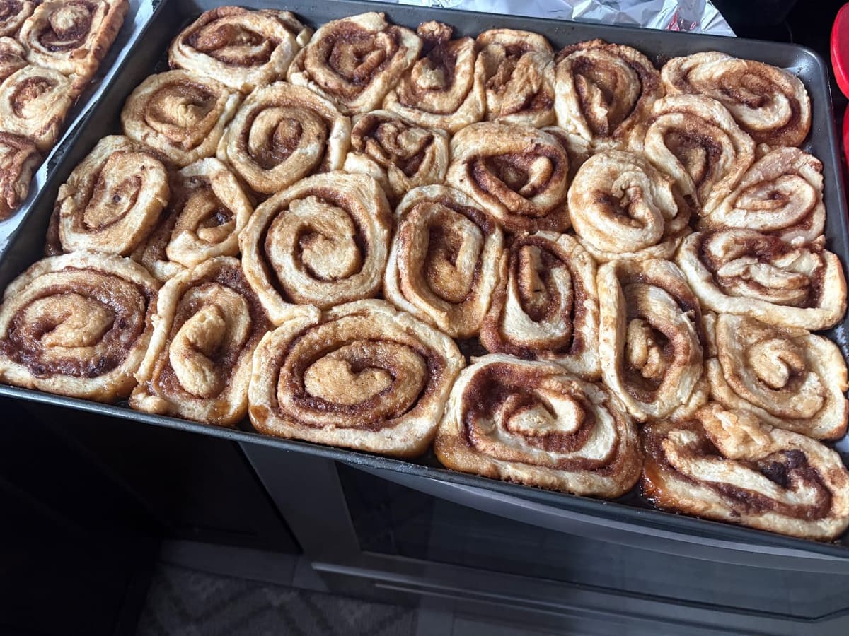 Cinnamon rolls with caramel bottom 