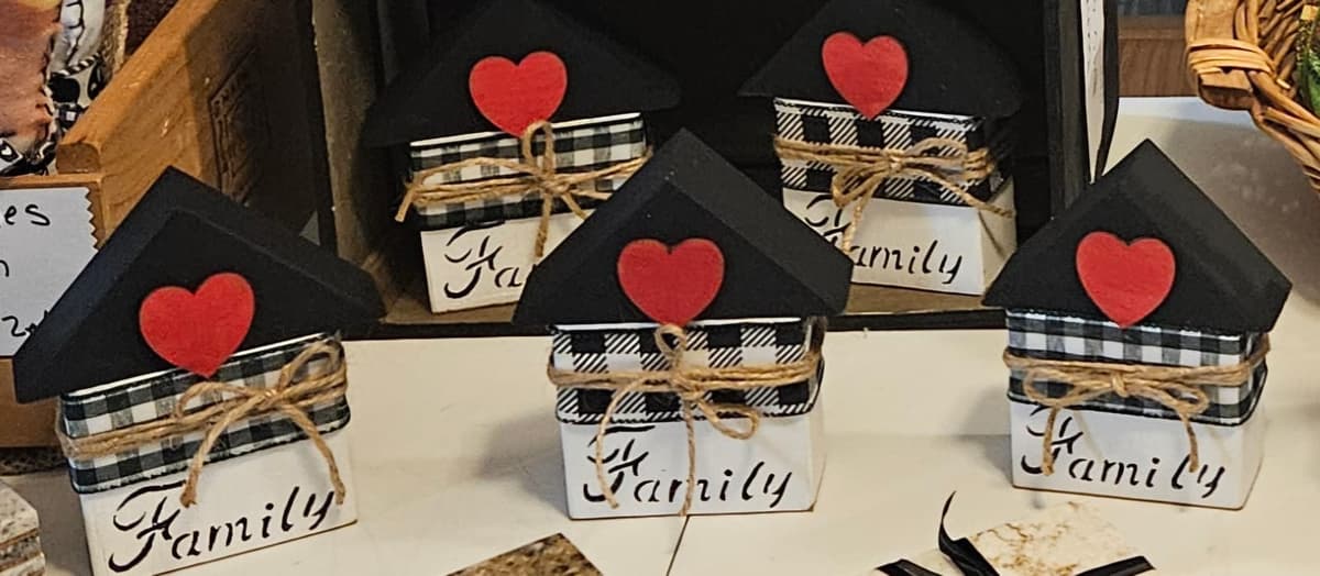 Family House Shelf Sitter