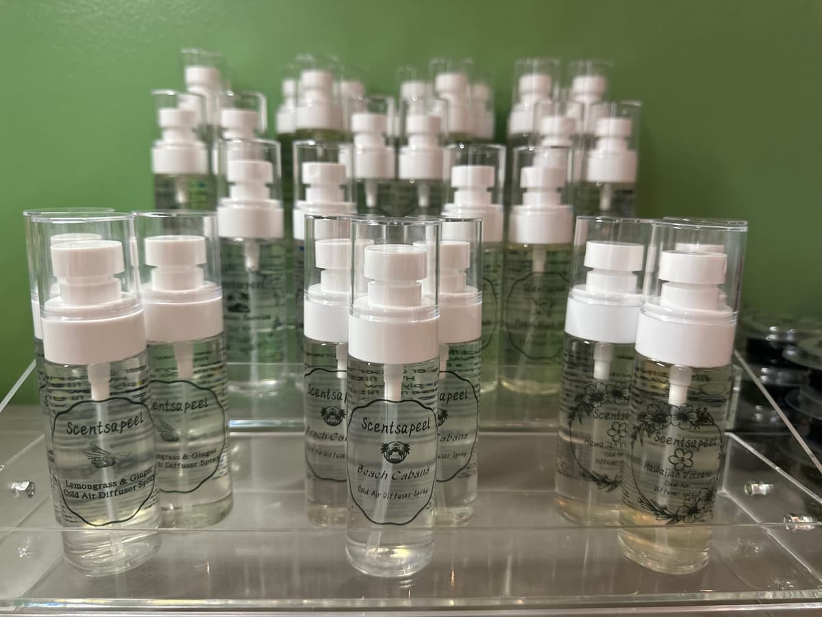 Cold air diffuser sprays 