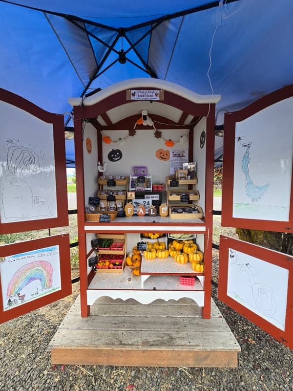 Floofs & Woofs Farmstand & Bakery
