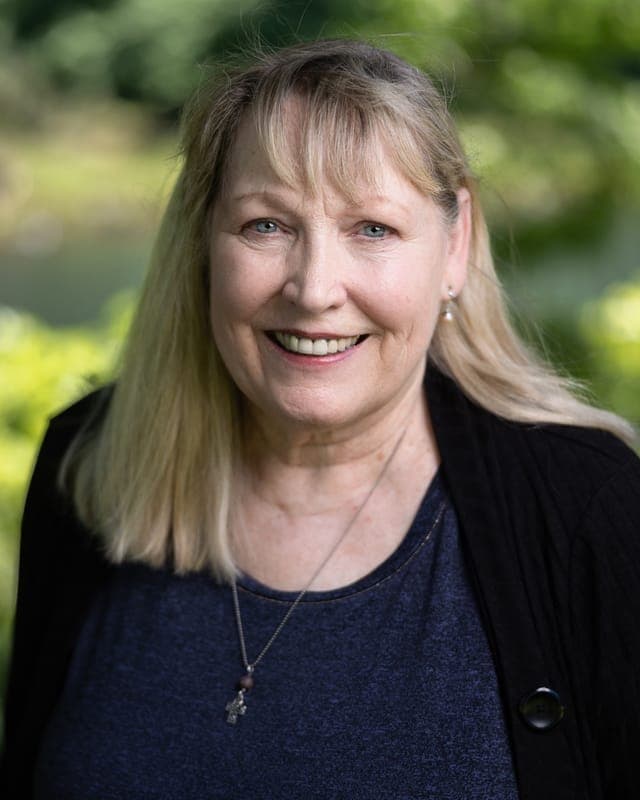 Yvonne Kays author